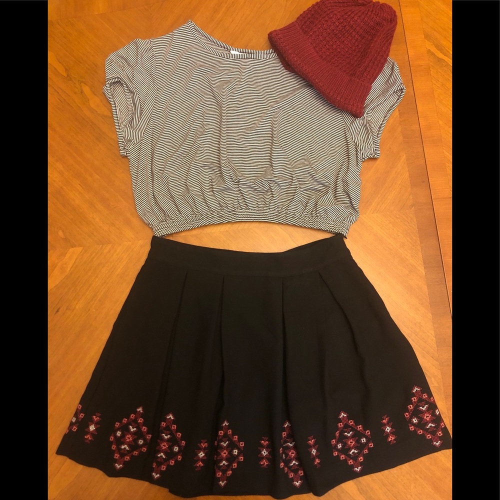 Forever 21 black pleated mini w/ Aztec design trim